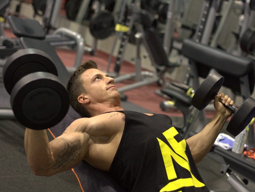 Jak skutecznie budować masę mięśniową bez retencji wody?