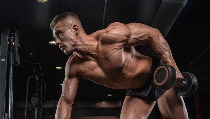 Jak łączyć Oxandrolon z innymi sterydami. Przykładowe cykle i wskazówki